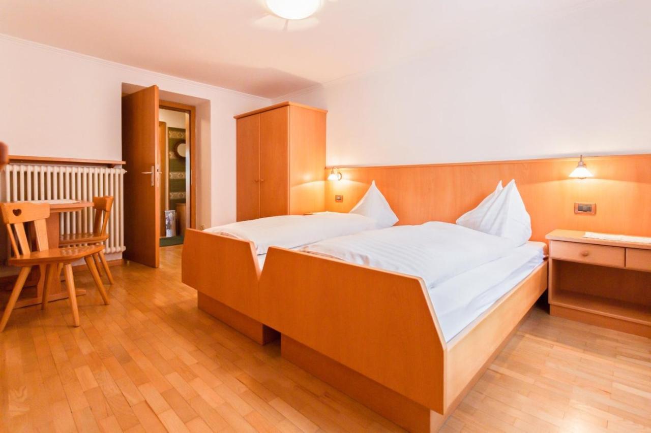 Villa Alpina Apartments Santa Cristina Val Gardena Bagian luar foto