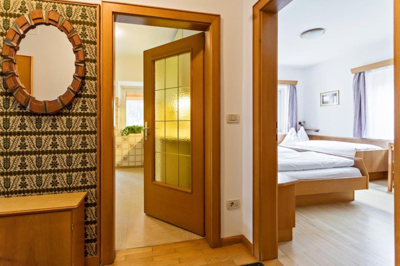 Villa Alpina Apartments Santa Cristina Val Gardena Bagian luar foto