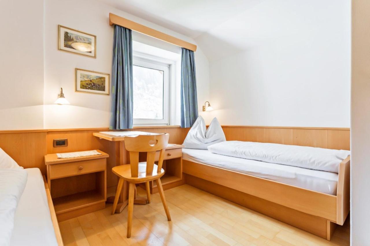 Villa Alpina Apartments Santa Cristina Val Gardena Bagian luar foto
