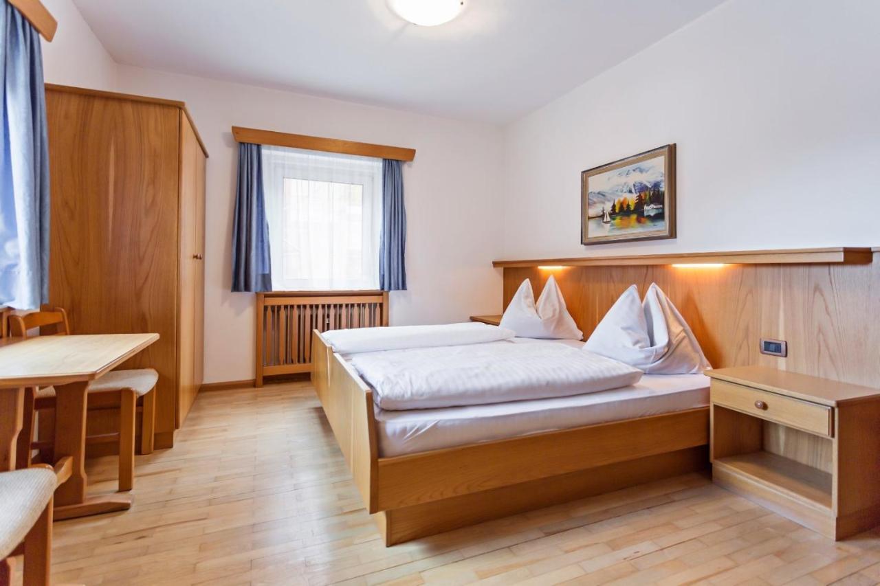 Villa Alpina Apartments Santa Cristina Val Gardena Bagian luar foto