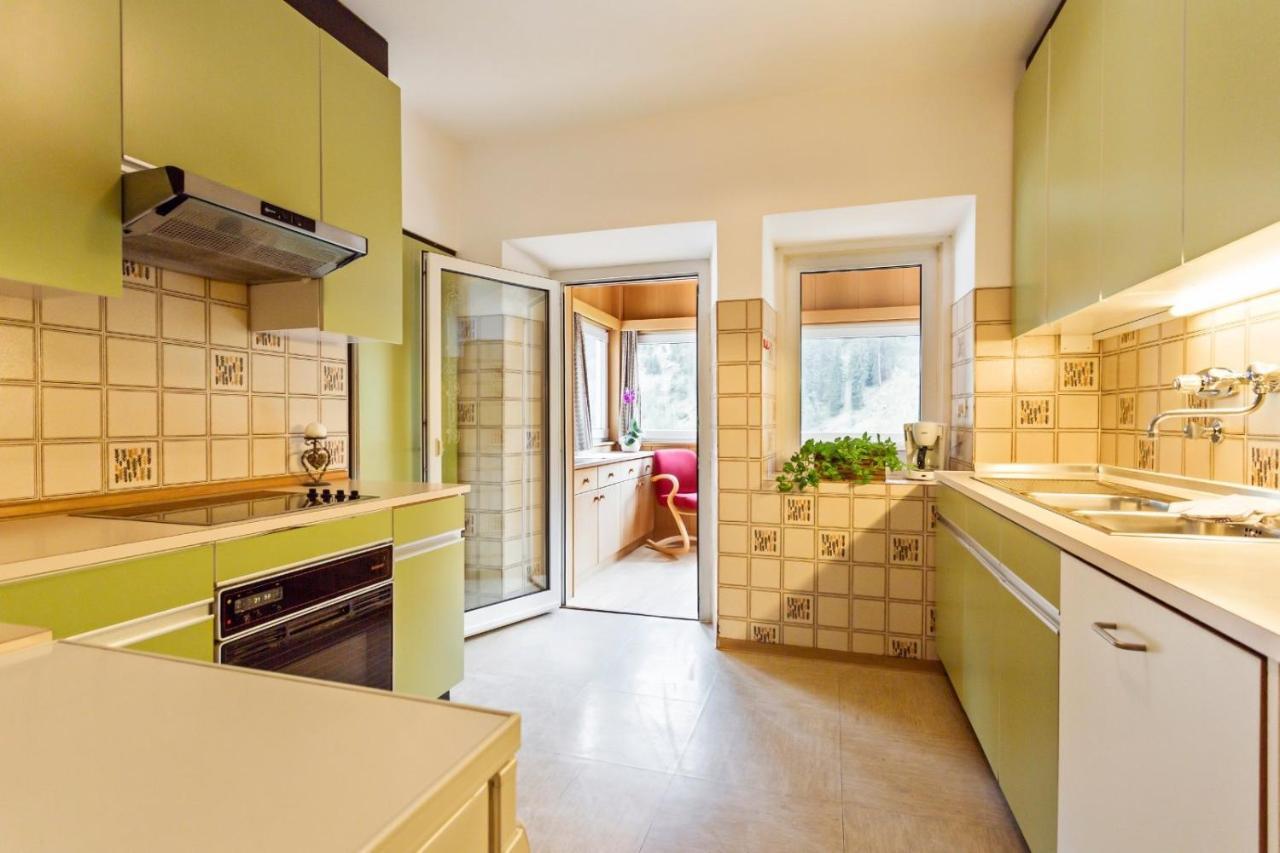Villa Alpina Apartments Santa Cristina Val Gardena Bagian luar foto