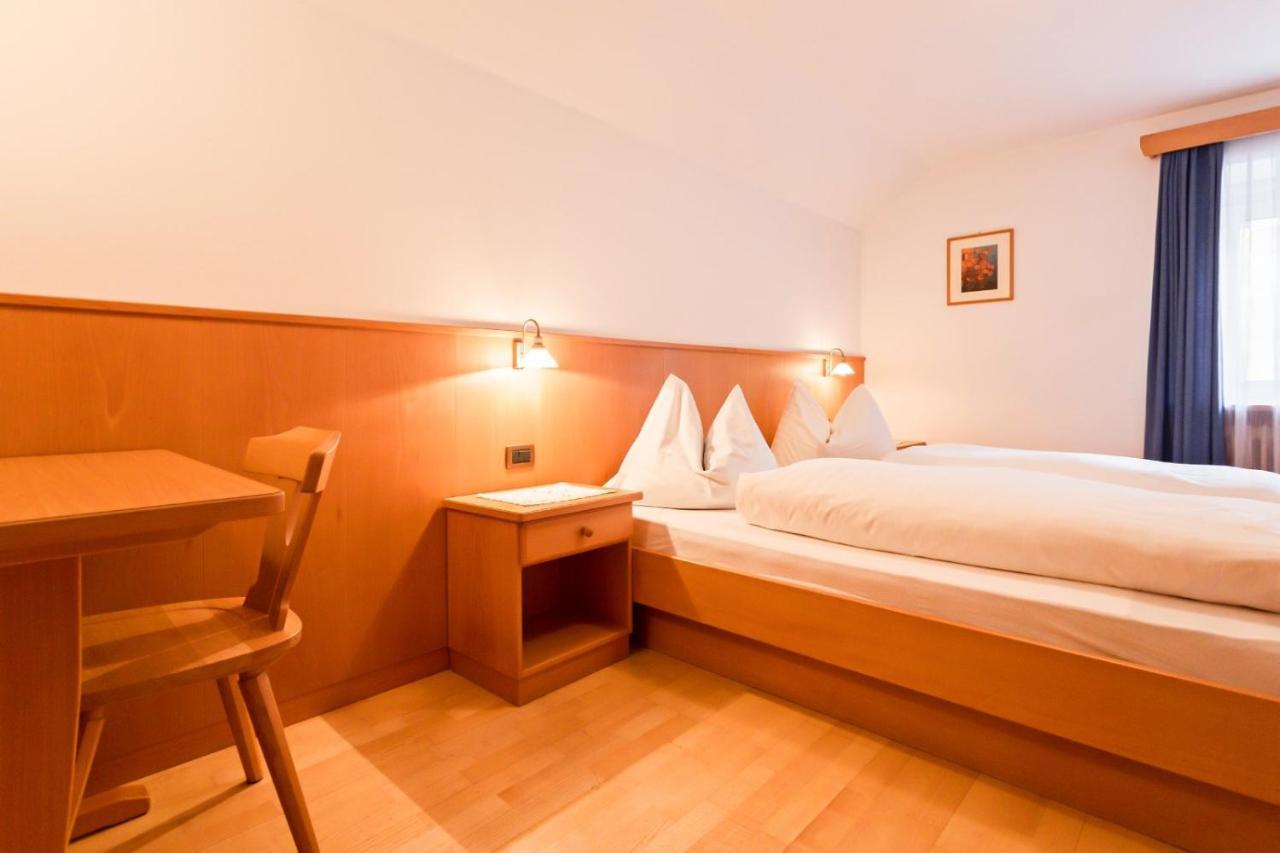 Villa Alpina Apartments Santa Cristina Val Gardena Bagian luar foto